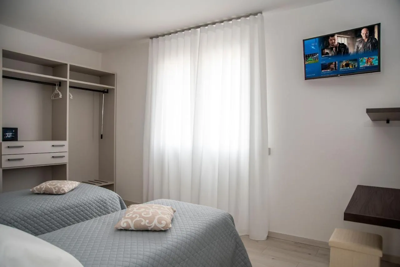 Camelot Red - Appartamenti Verona Apartmán