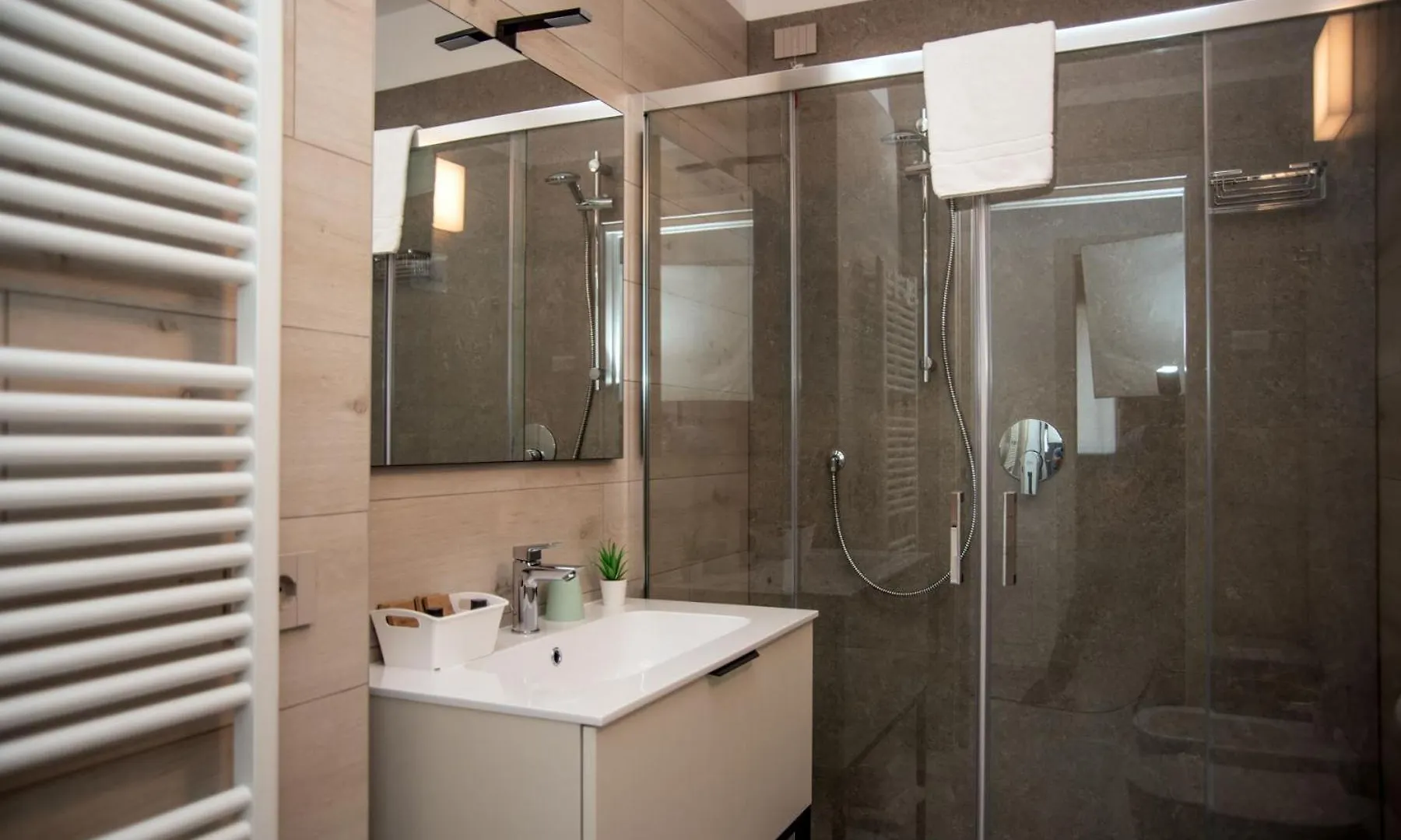Camelot Red - Appartamenti Verona Apartmán